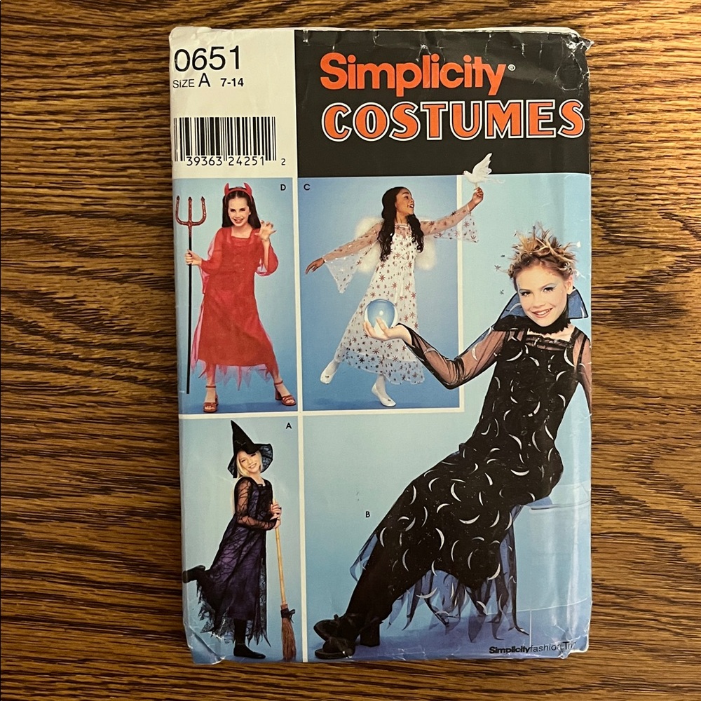 Simplicity Costume Pattern 0651 - Red, Black, White Designs
